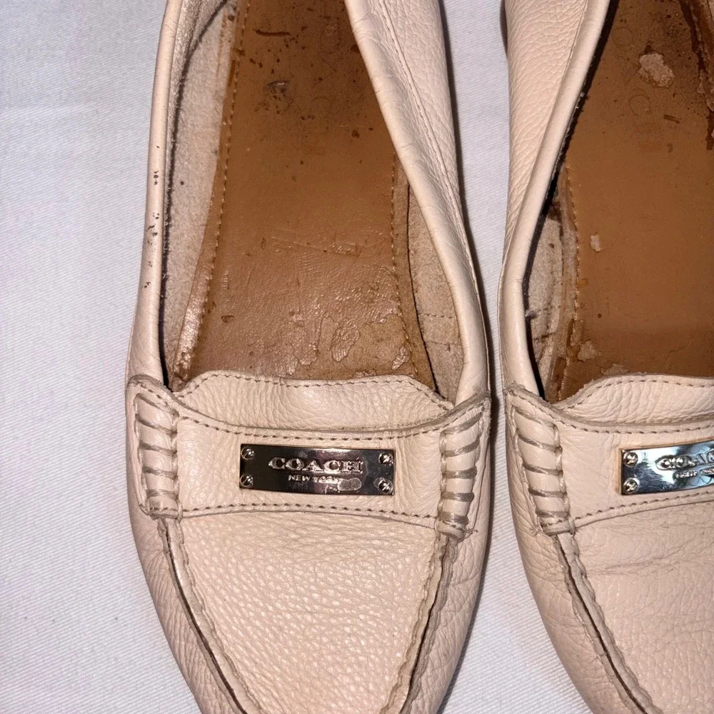 Coach Driving Loafers 37 Cream Fair Pebbled Leather Logo Plate Flats